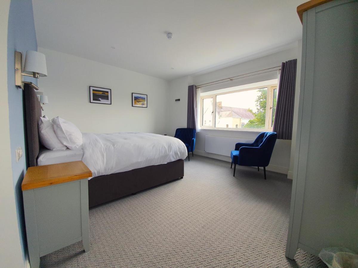 Dingle Garden Townhouse Bed & Breakfast ภายนอก รูปภาพ A bedroom at the hotel