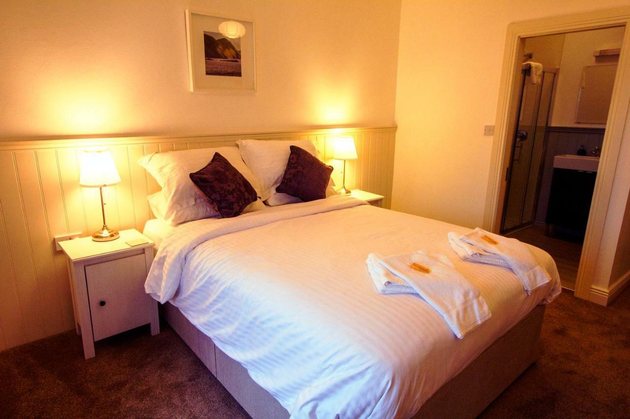 Dingle Garden Townhouse Bed & Breakfast ภายนอก รูปภาพ A bedroom at the hotel