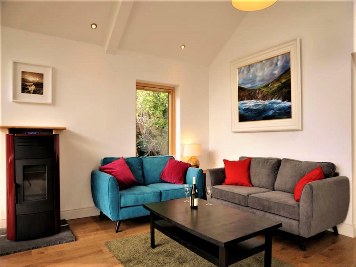Dingle Garden Townhouse Bed & Breakfast ภายนอก รูปภาพ The interior of the cottage