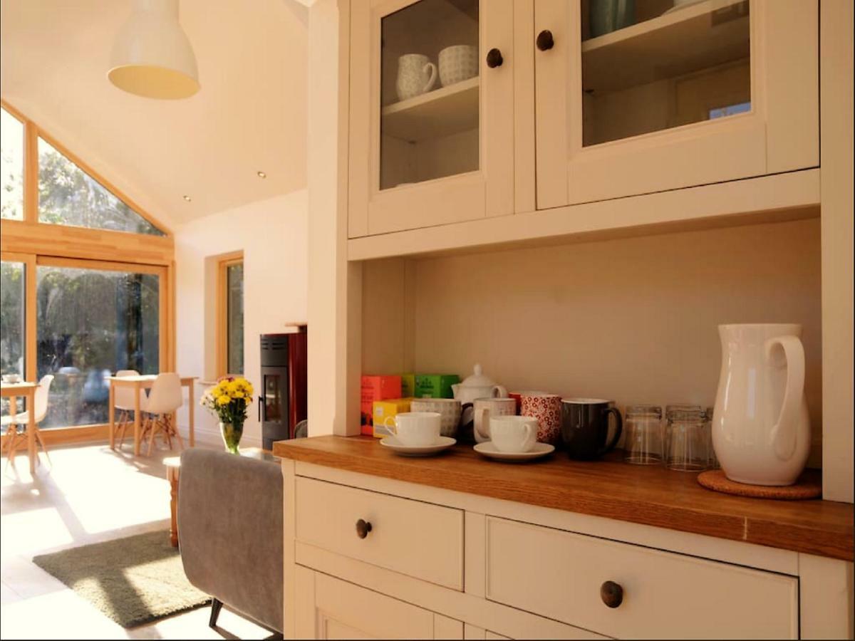 Dingle Garden Townhouse Bed & Breakfast ภายนอก รูปภาพ A kitchen